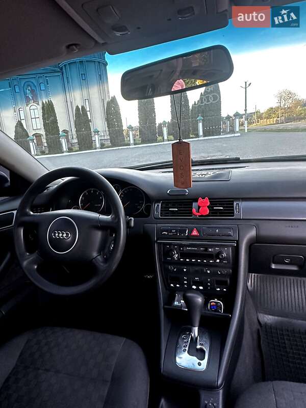 Седан Audi A6 2002 в Дубні