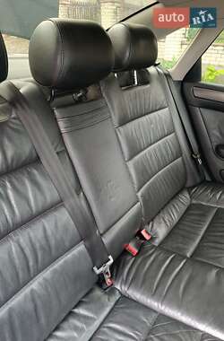 Седан Audi A6 2002 в 