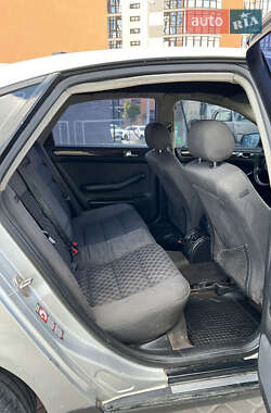 Седан Audi A6 2002 в 