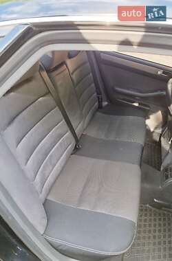 Седан Audi A6 2001 в 