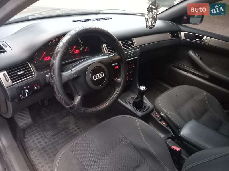 Седан Audi A6 2001 в Софиевке