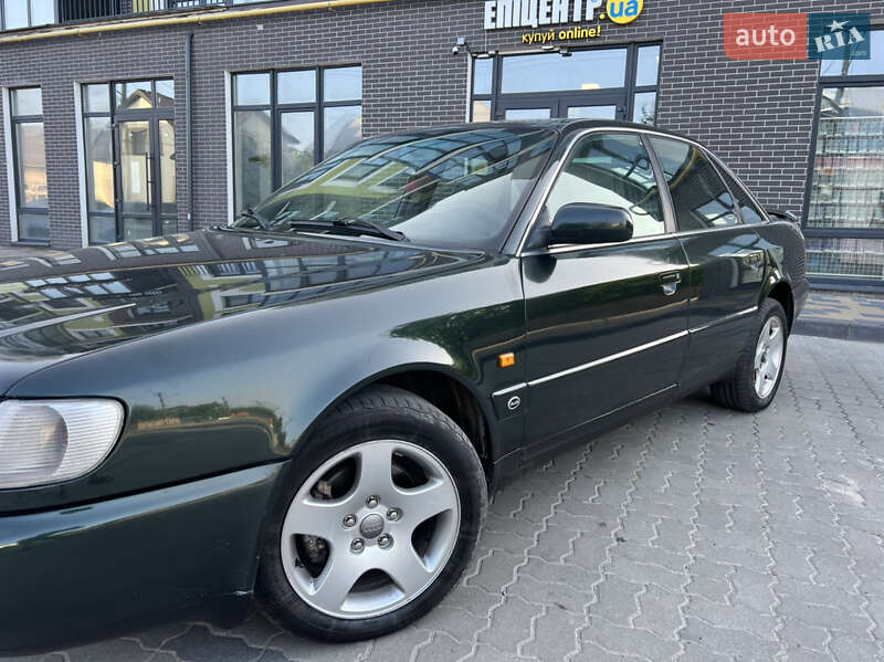Седан Audi A6 1996 в Жовкве
