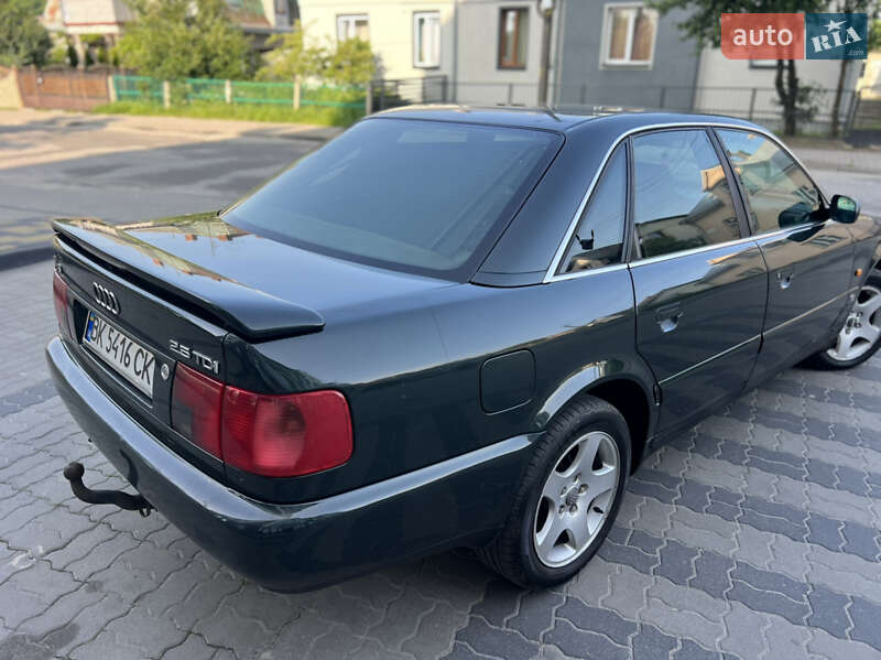 Седан Audi A6 1996 в Жовкве