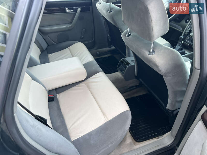 Седан Audi A6 1996 в Жовкве