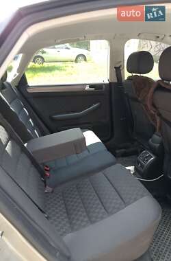 Седан Audi A6 2004 в 