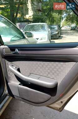 Седан Audi A6 2004 в 