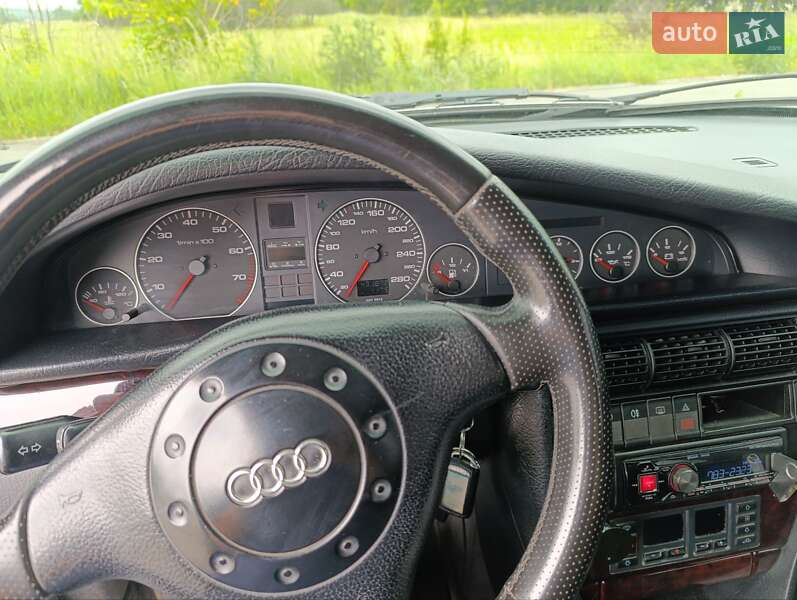 Седан Audi A6 1995 в Ладыжине