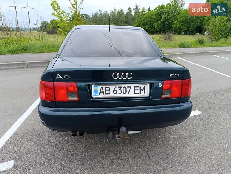 Седан Audi A6 1995 в Ладыжине