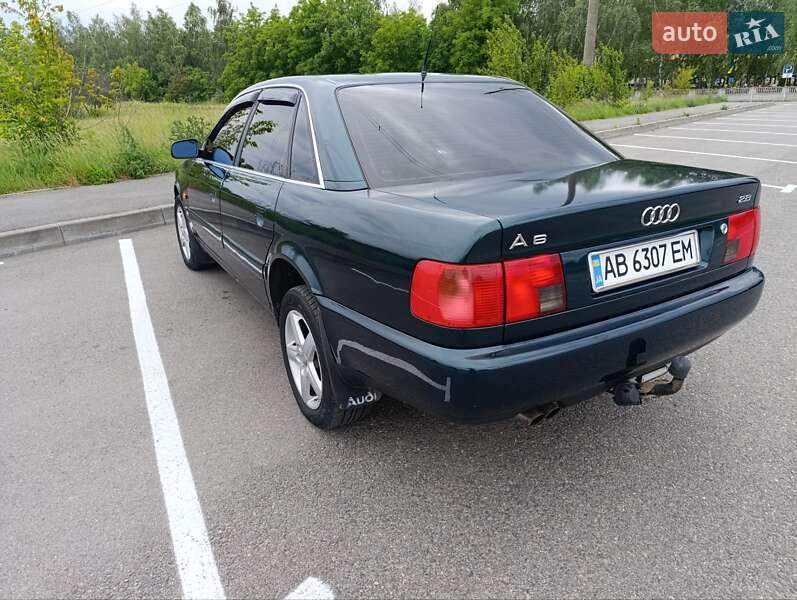 Седан Audi A6 1995 в Ладыжине