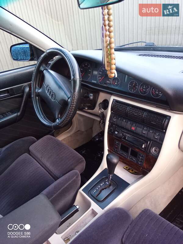 Седан Audi A6 1996 в Сарнах