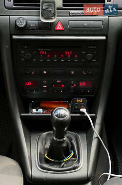 Седан Audi A6 2004 в 