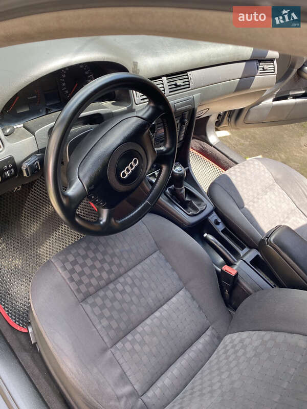 Седан Audi A6 2001 в Кременце