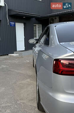 Седан Audi A6 2015 в 