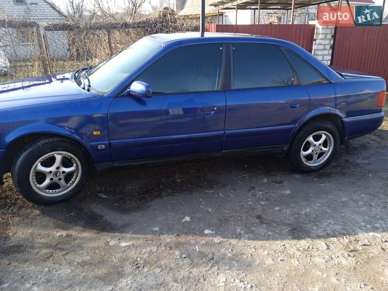 Седан Audi A6 1995 в Светловодске