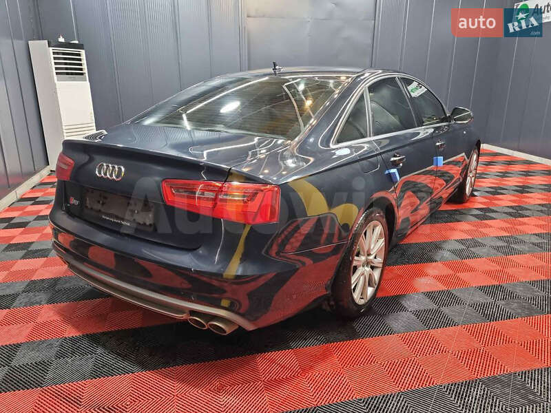 Седан Audi A6 2013 в Коростене