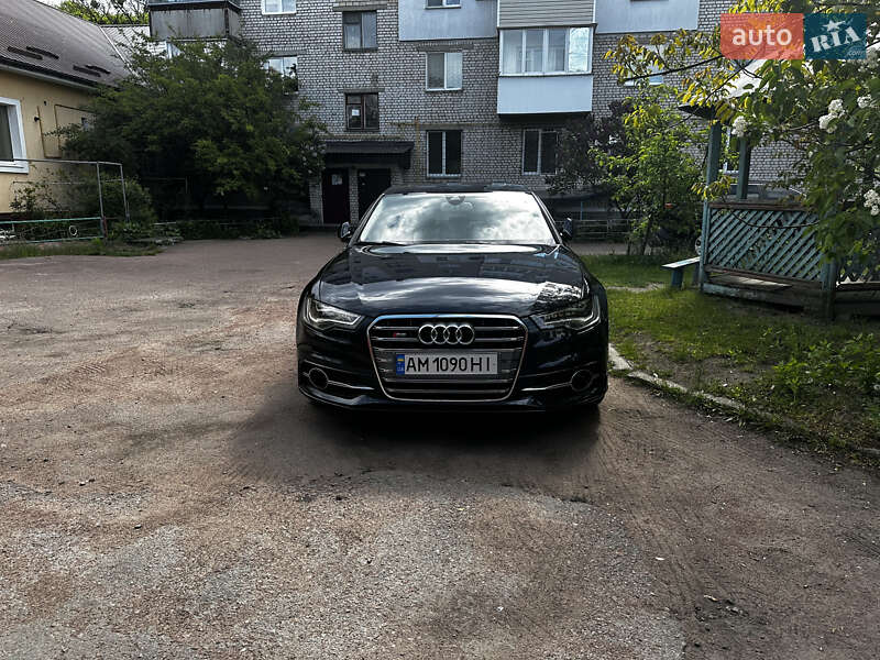 Седан Audi A6 2013 в Коростене