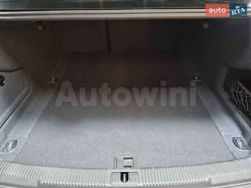 Седан Audi A6 2013 в Коростене