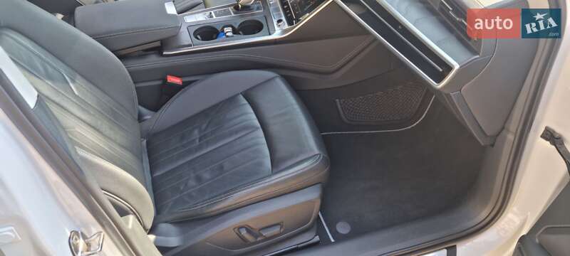 Седан Audi A6 2020 в Чернівцях