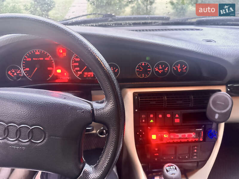 Седан Audi A6 1995 в Глухові