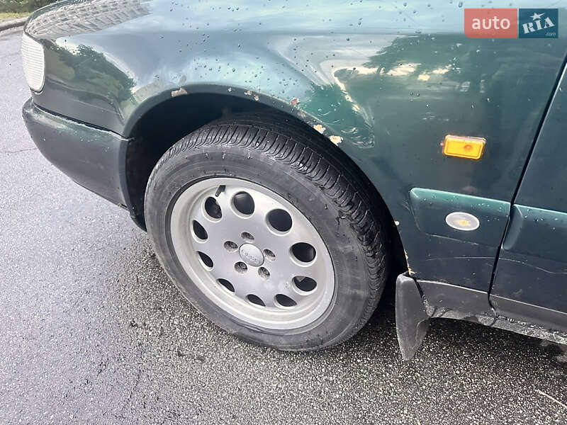 Седан Audi A6 1995 в Глухові