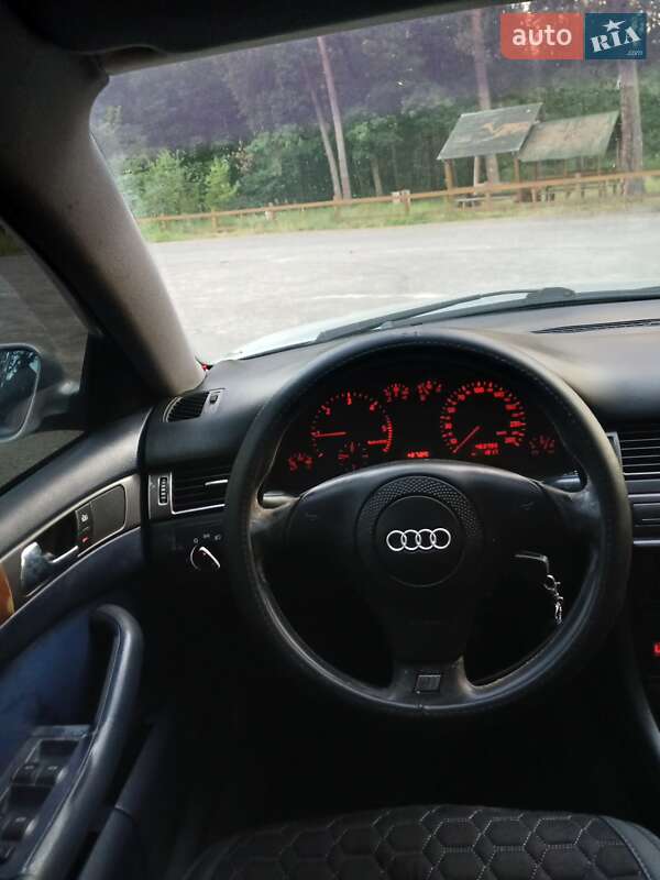 Седан Audi A6 1998 в Жовкве