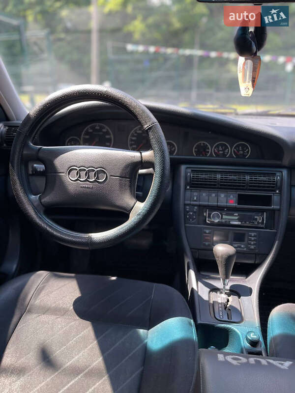 Седан Audi A6 1996 в Чернівцях