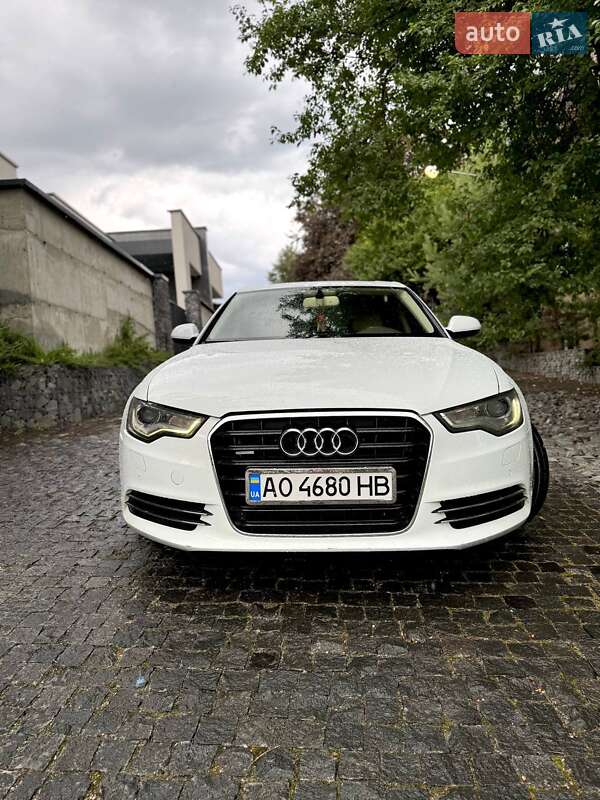 Седан Audi A6 2012 в 