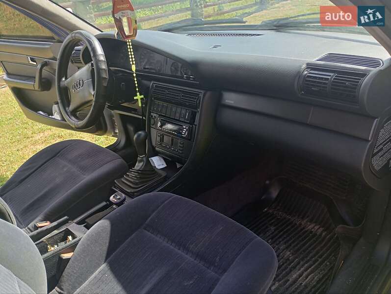 Седан Audi A6 1995 в Самборе