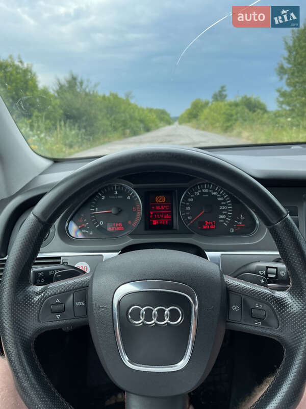 Седан Audi A6 2004 в Городку