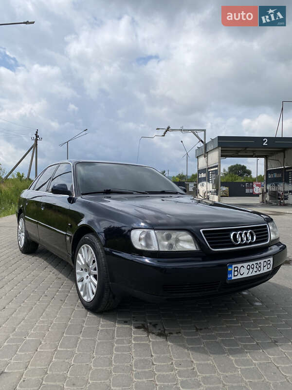 Седан Audi A6 1995 в Жовкве