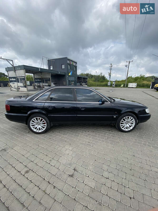 Седан Audi A6 1995 в Жовкве