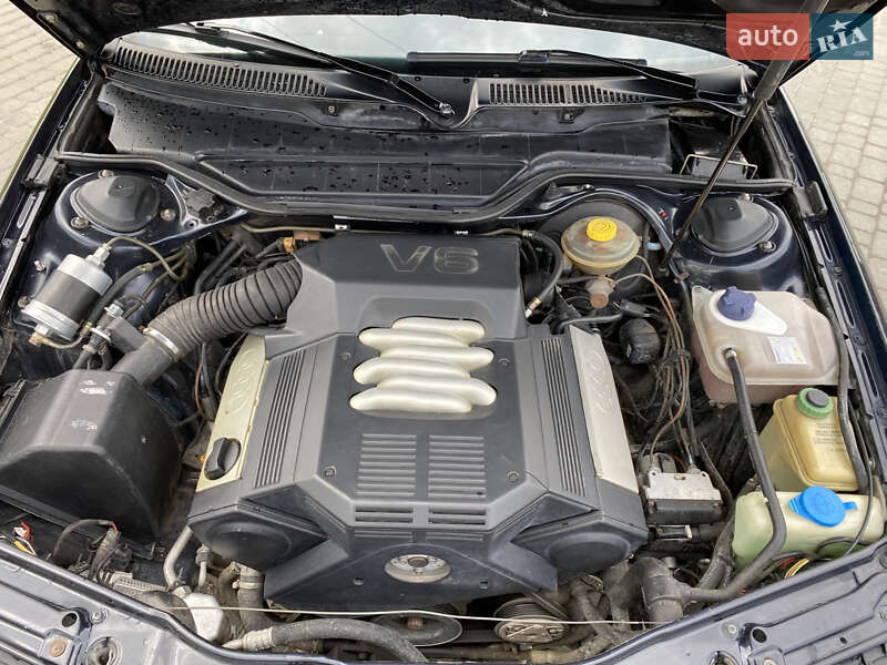 Седан Audi A6 1995 в Жовкве
