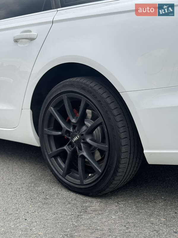 Седан Audi A6 2012 в Покровському