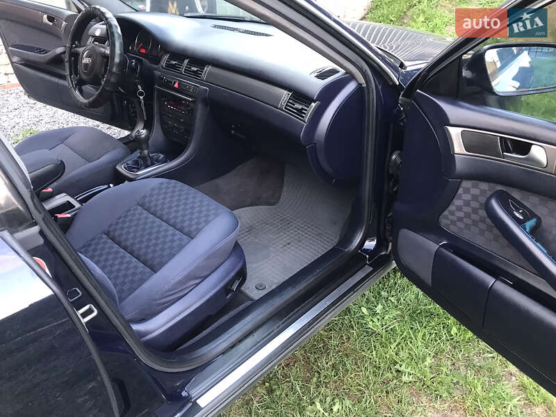 Седан Audi A6 2002 в Остроге