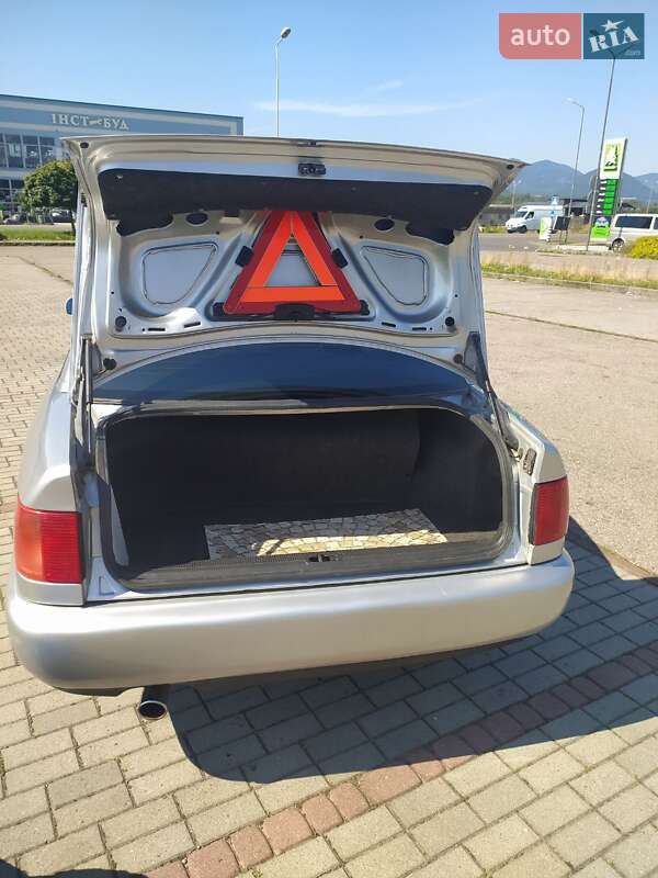 Седан Audi A6 1995 в Тячеве