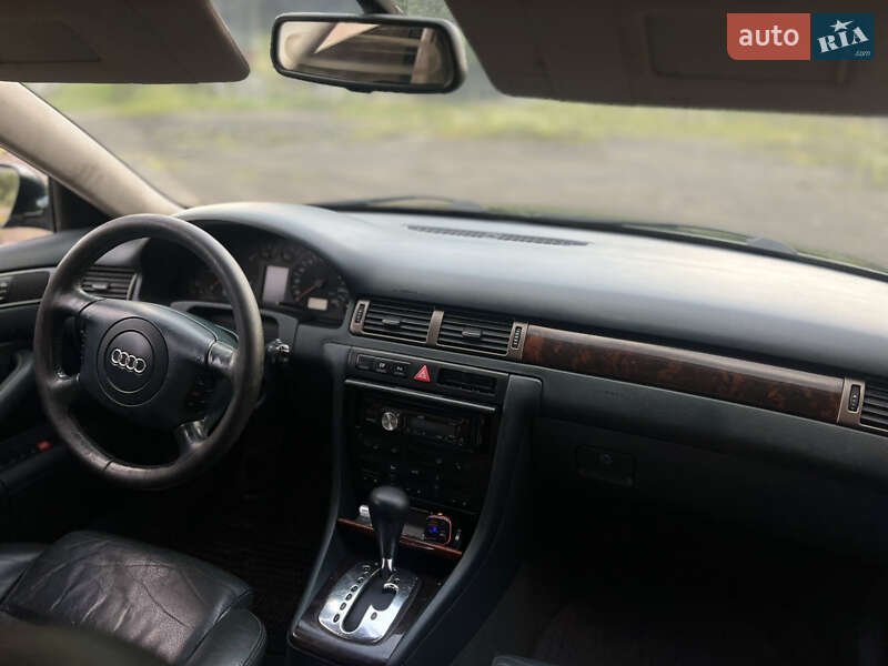 Седан Audi A6 2001 в Межгорье