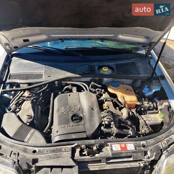 Седан Audi A6 2001 в Староконстантинове