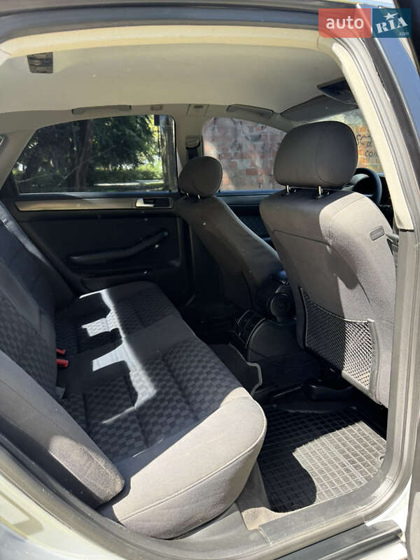 Седан Audi A6 2002 в Хотине