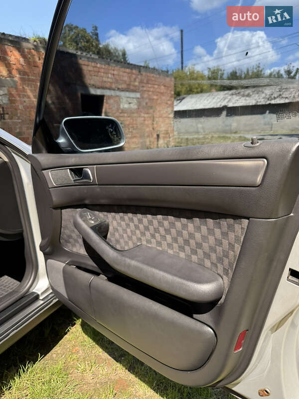 Седан Audi A6 2002 в Хотине