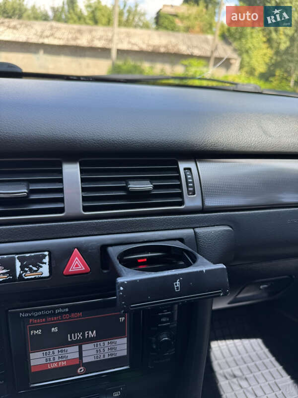 Седан Audi A6 2002 в Хотине