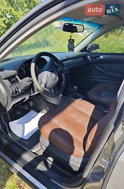 Седан Audi A6 2004 в 