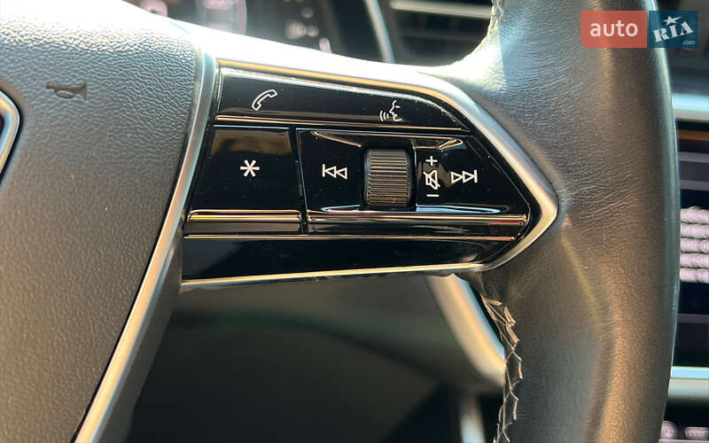 Седан Audi A6 2022 в Львове