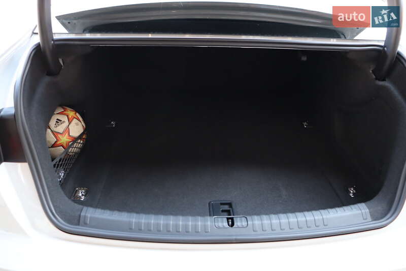 Седан Audi A6 2020 в Львове