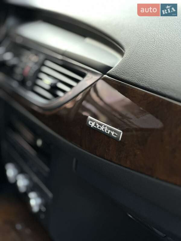 Седан Audi A6 2013 в Коростене