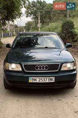 Седан Audi A6 1995 в Киверцах