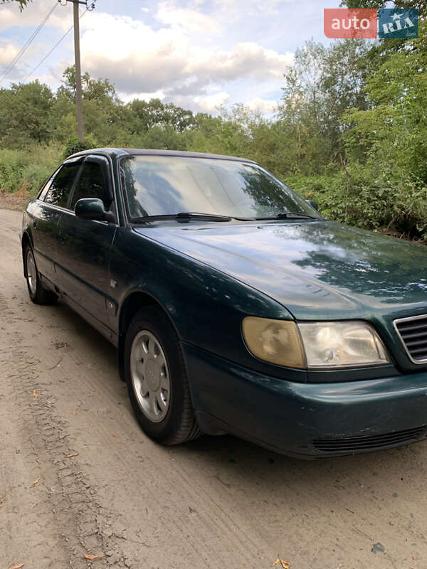Седан Audi A6 1995 в Киверцах