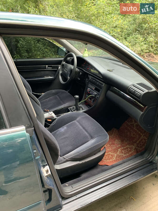 Седан Audi A6 1995 в Киверцах