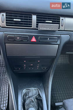 Седан Audi A6 2001 в 