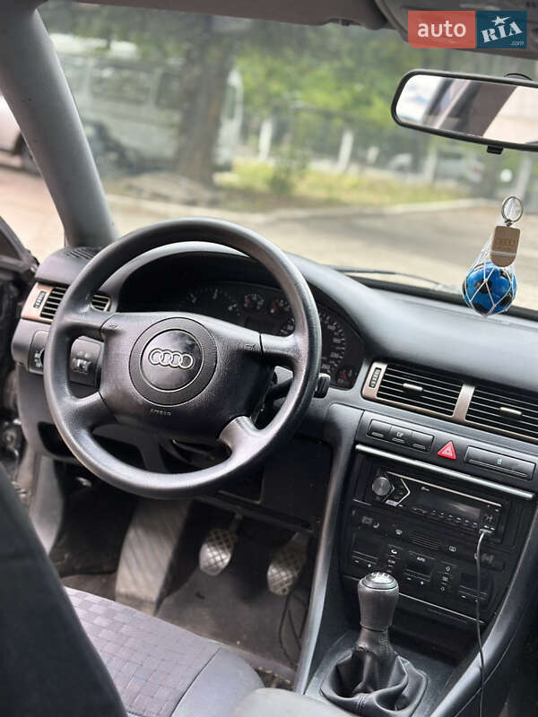 Универсал Audi A6 2001 в Побужском