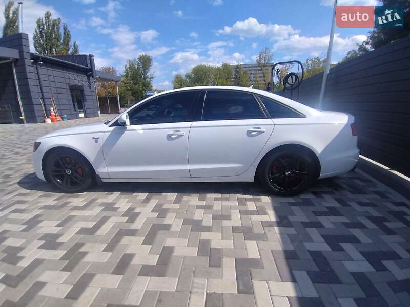 Седан Audi A6 2012 в Каневе